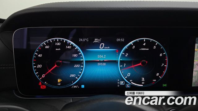 Mercedes-Benz E-Class 2023 — photo 8