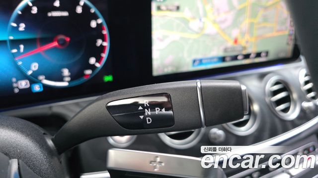 Mercedes-Benz E-Class 2023 — photo 9