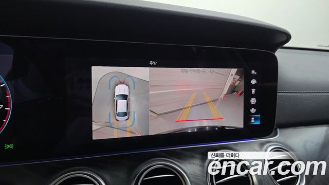 Mercedes-Benz E-Class 2023 — photo 15