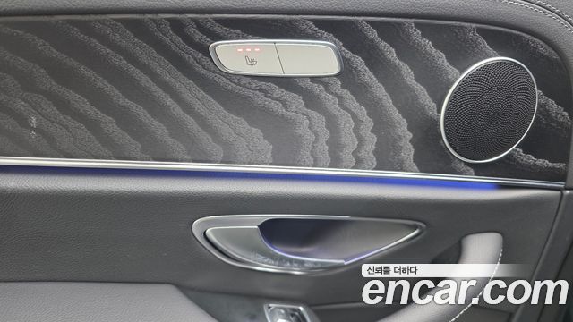 Mercedes-Benz E-Class 2023 — photo 18