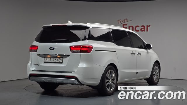 Kia Canival 2017 — photo 2