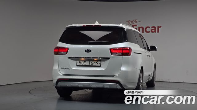 Kia Canival 2017 — photo 4