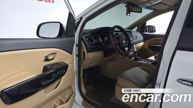 Kia Canival 2017 — photo 13