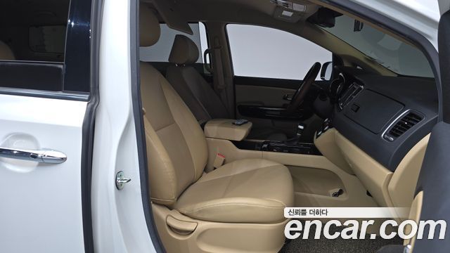 Kia Canival 2017 — photo 17