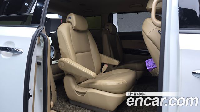 Kia Canival 2017 — photo 18