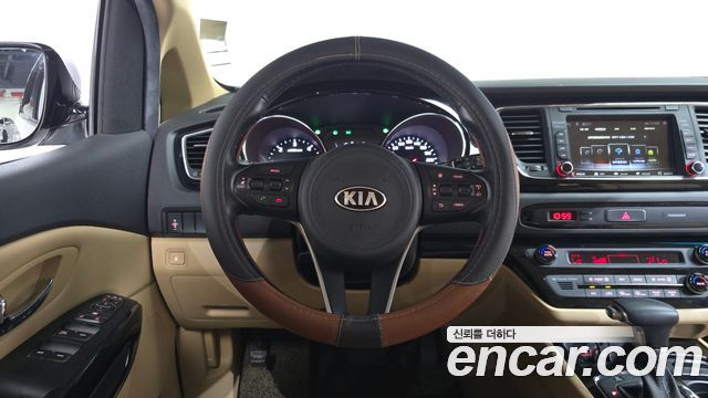 Kia Canival 2017 — photo 19