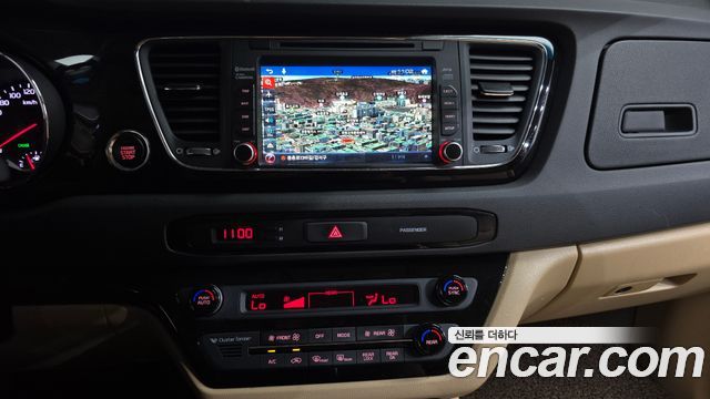 Kia Canival 2017 — photo 20