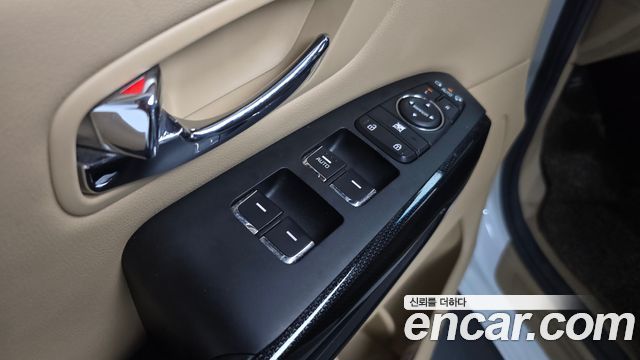 Kia Canival 2017 — photo 16