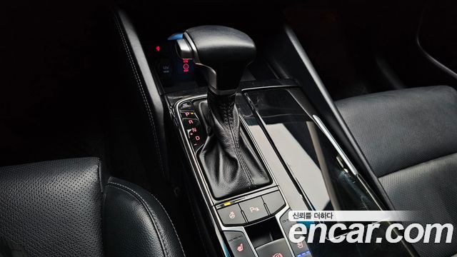 Kia K7 2016 — photo 9