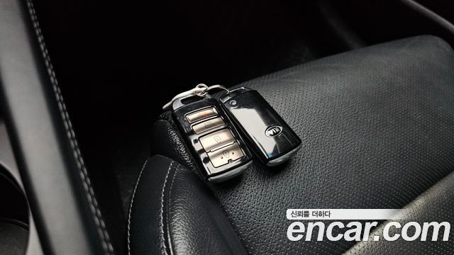 Kia K7 2016 — photo 16