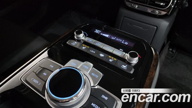 Genesis G90 2019 — photo 23