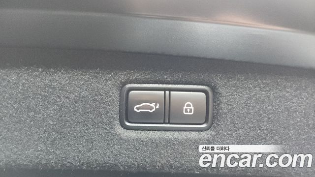 Genesis G90 2019 — photo 25