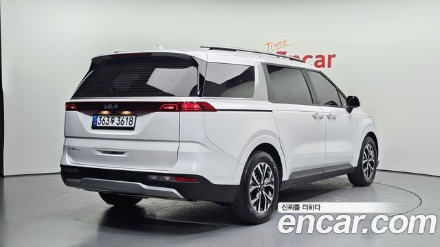 Kia Canival 2023 — photo 2