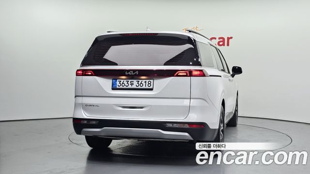 Kia Canival 2023 — photo 4