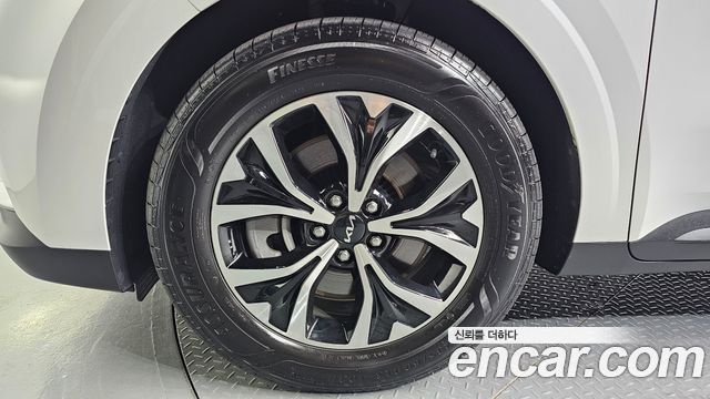 Kia Canival 2023 — photo 5