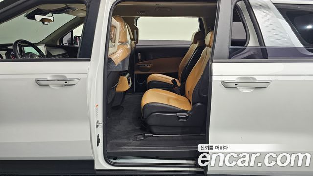 Kia Canival 2023 — photo 11