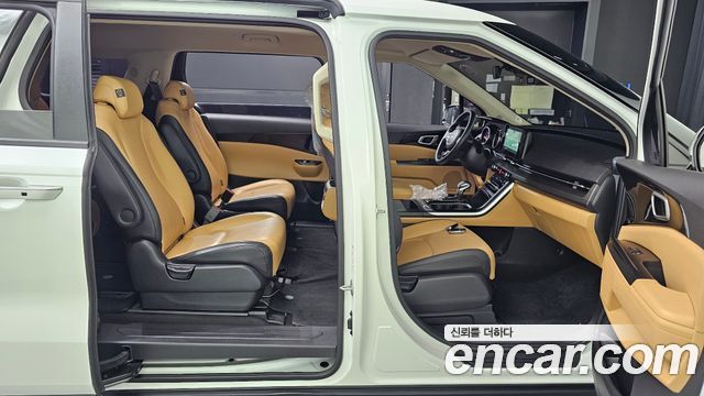 Kia Canival 2023 — photo 12