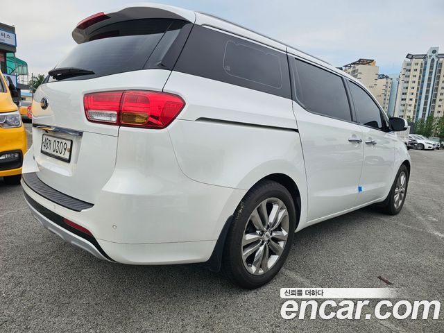 Kia Canival 2017 — photo 2