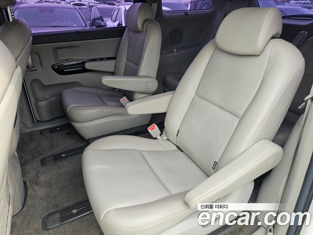 Kia Canival 2017 — photo 10