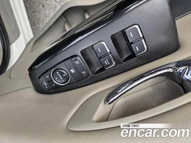 Kia Canival 2017 — photo 16