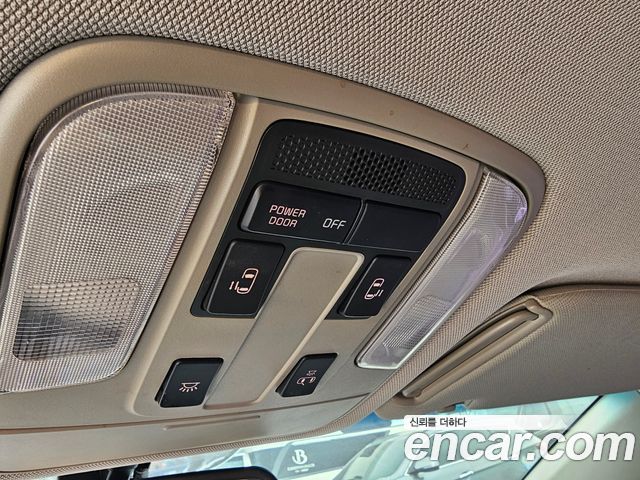 Kia Canival 2017 — photo 20