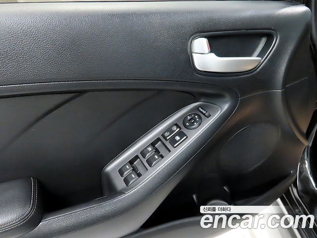 Kia K3 2013 — photo 15