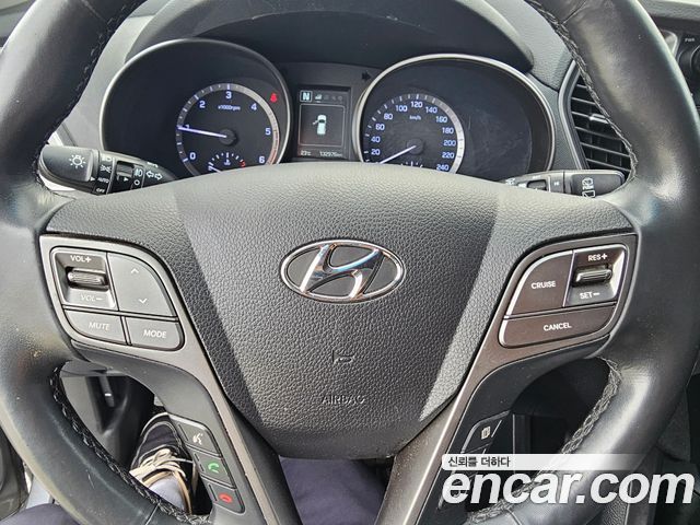 Hyundai Santafe 2018 — photo 16