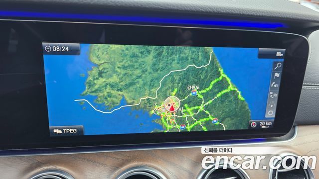 Mercedes-Benz E-Class 2019 — photo 11