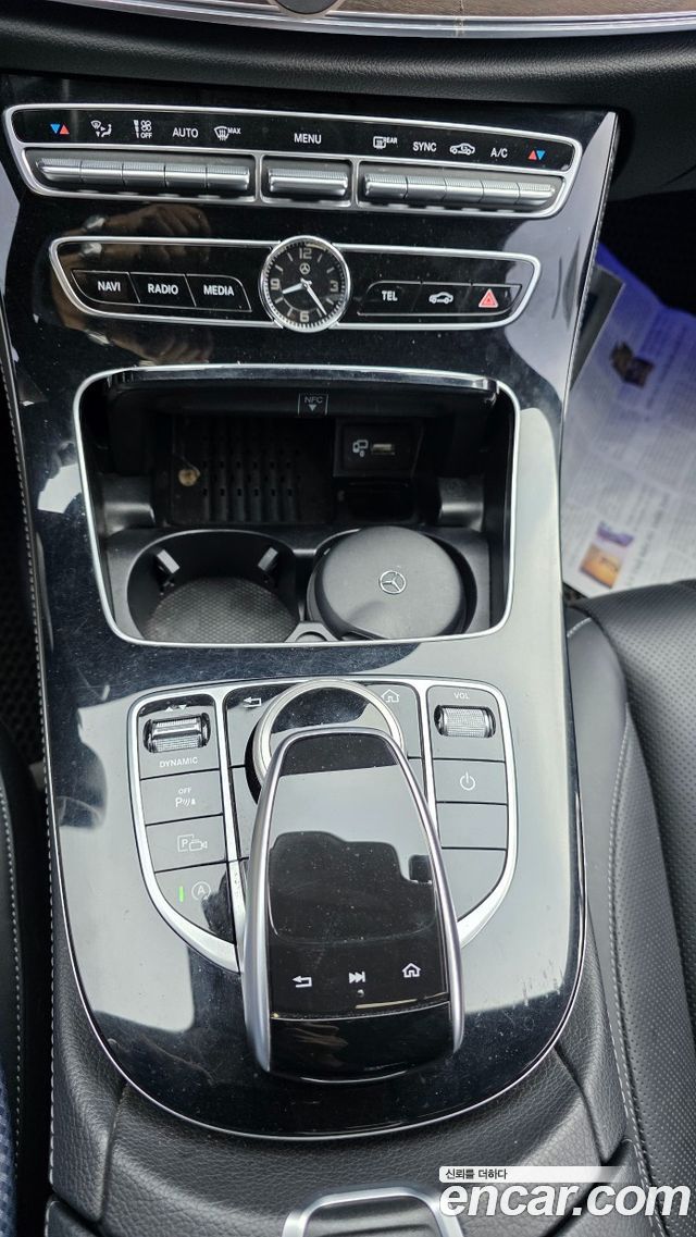 Mercedes-Benz E-Class 2019 — photo 12