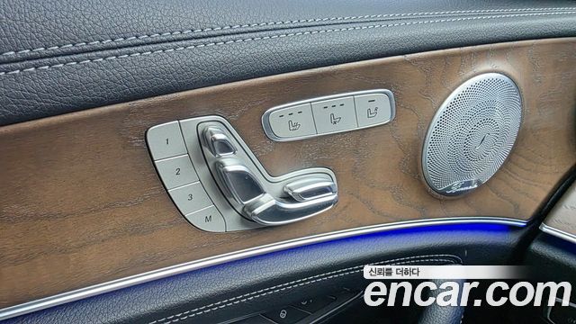 Mercedes-Benz E-Class 2019 — photo 17