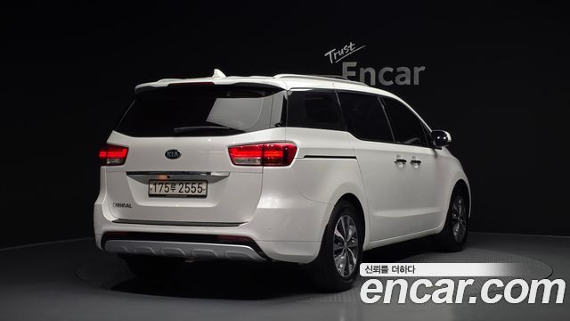 Kia Canival 2017 — photo 2