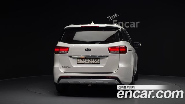 Kia Canival 2017 — photo 4