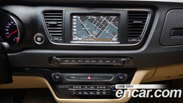 Kia Canival 2017 — photo 14
