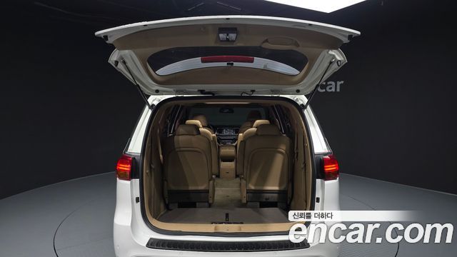 Kia Canival 2017 — photo 20