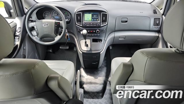 Hyundai Starex 2018 — photo 10