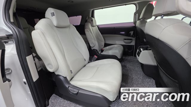 Kia Canival 2021 — photo 19