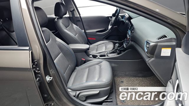 Hyundai Ioniq 2016 — photo 10