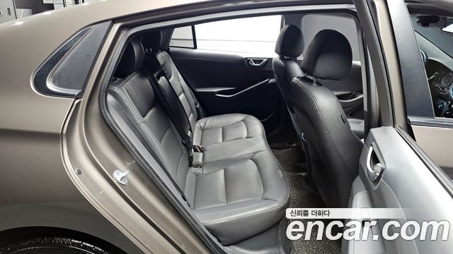 Hyundai Ioniq 2016 — photo 11