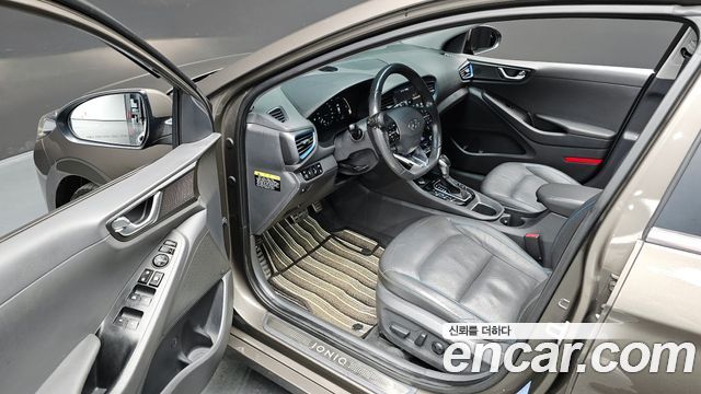 Hyundai Ioniq 2016 — photo 12