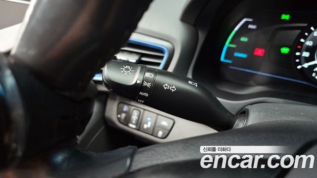Hyundai Ioniq 2016 — photo 17