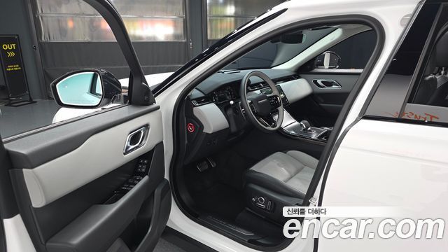 Land Rover Range Rover Velar 2025 — photo 13