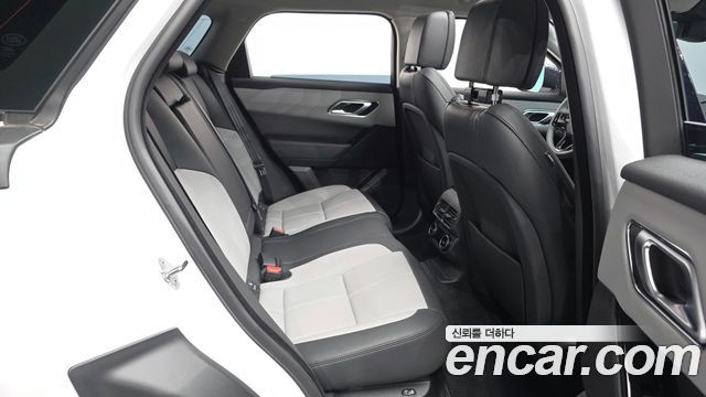 Land Rover Range Rover Velar 2025 — photo 18