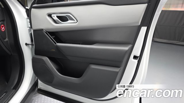 Land Rover Range Rover Velar 2025 — photo 14