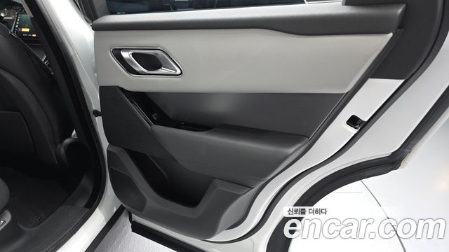 Land Rover Range Rover Velar 2025 — photo 15