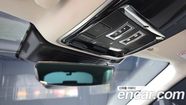 Land Rover Range Rover Velar 2025 — photo 28