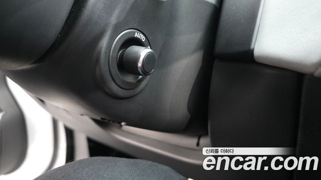 Land Rover Range Rover Velar 2025 — photo 31