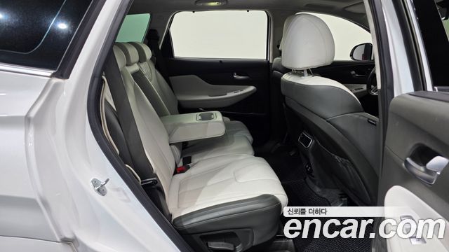 Hyundai Santafe 2022 — photo 18