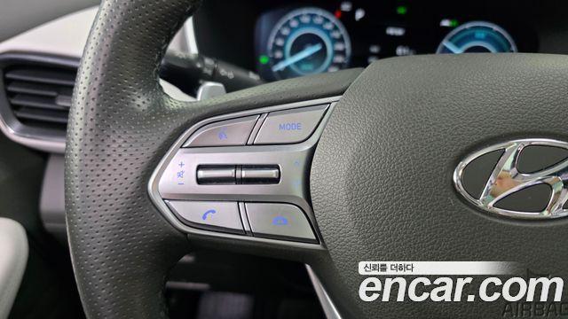 Hyundai Santafe 2022 — photo 32