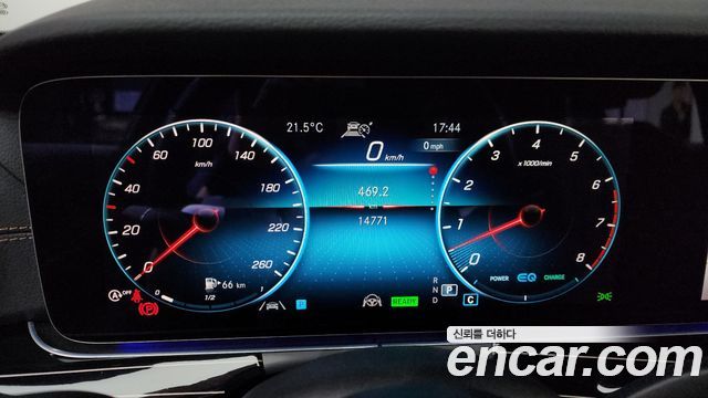 Mercedes-Benz E-Class 2021 — photo 11