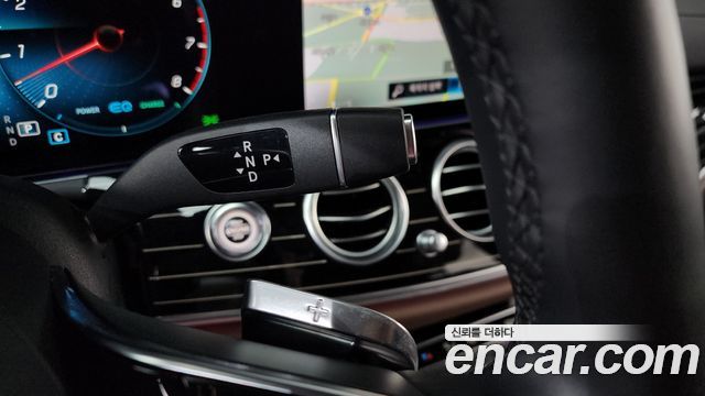 Mercedes-Benz E-Class 2021 — photo 12